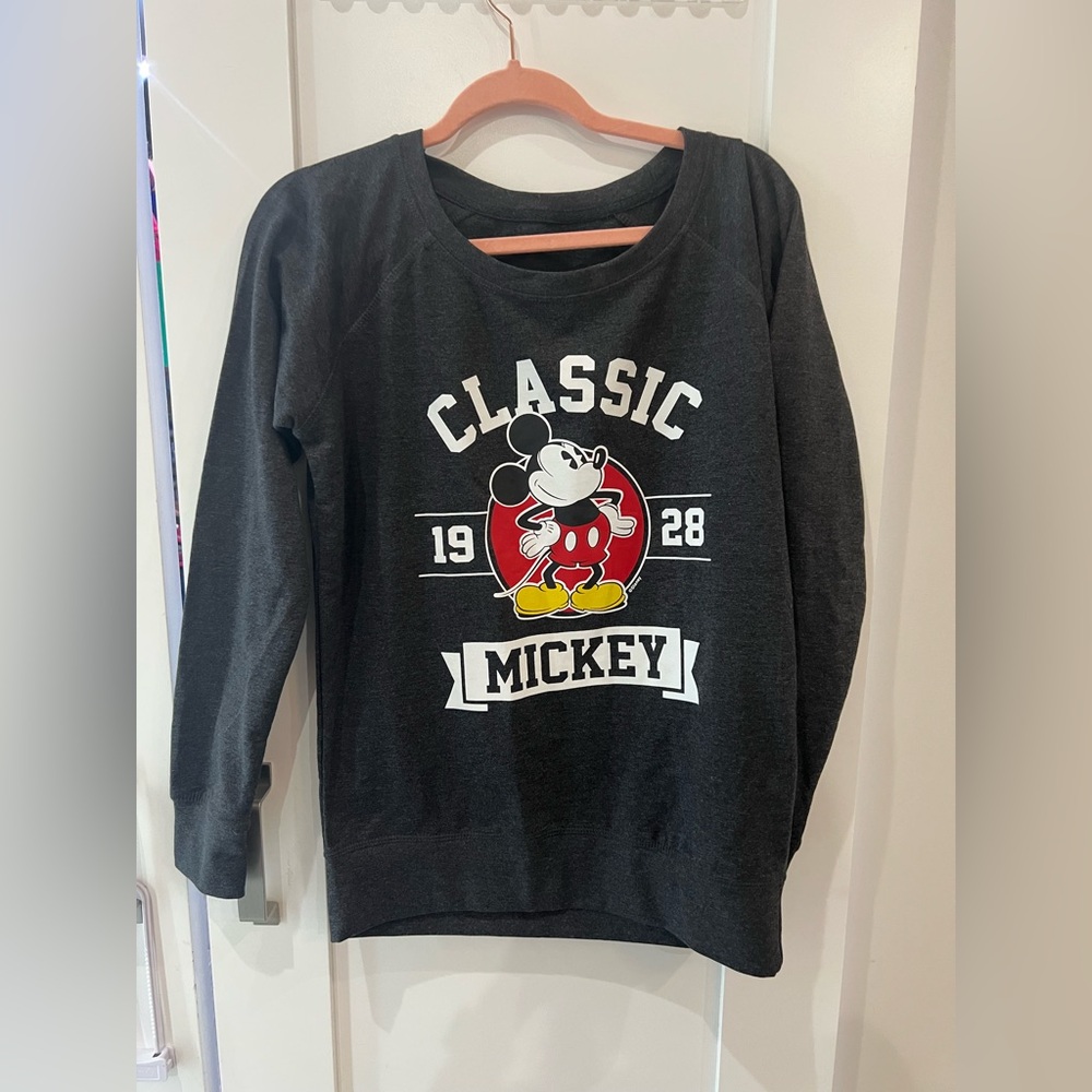 🔥3/$18🔥 NWOT Size medium Classic Mickey Mouse Graphic Tee